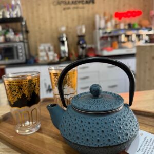 Tetera Oriental metálica